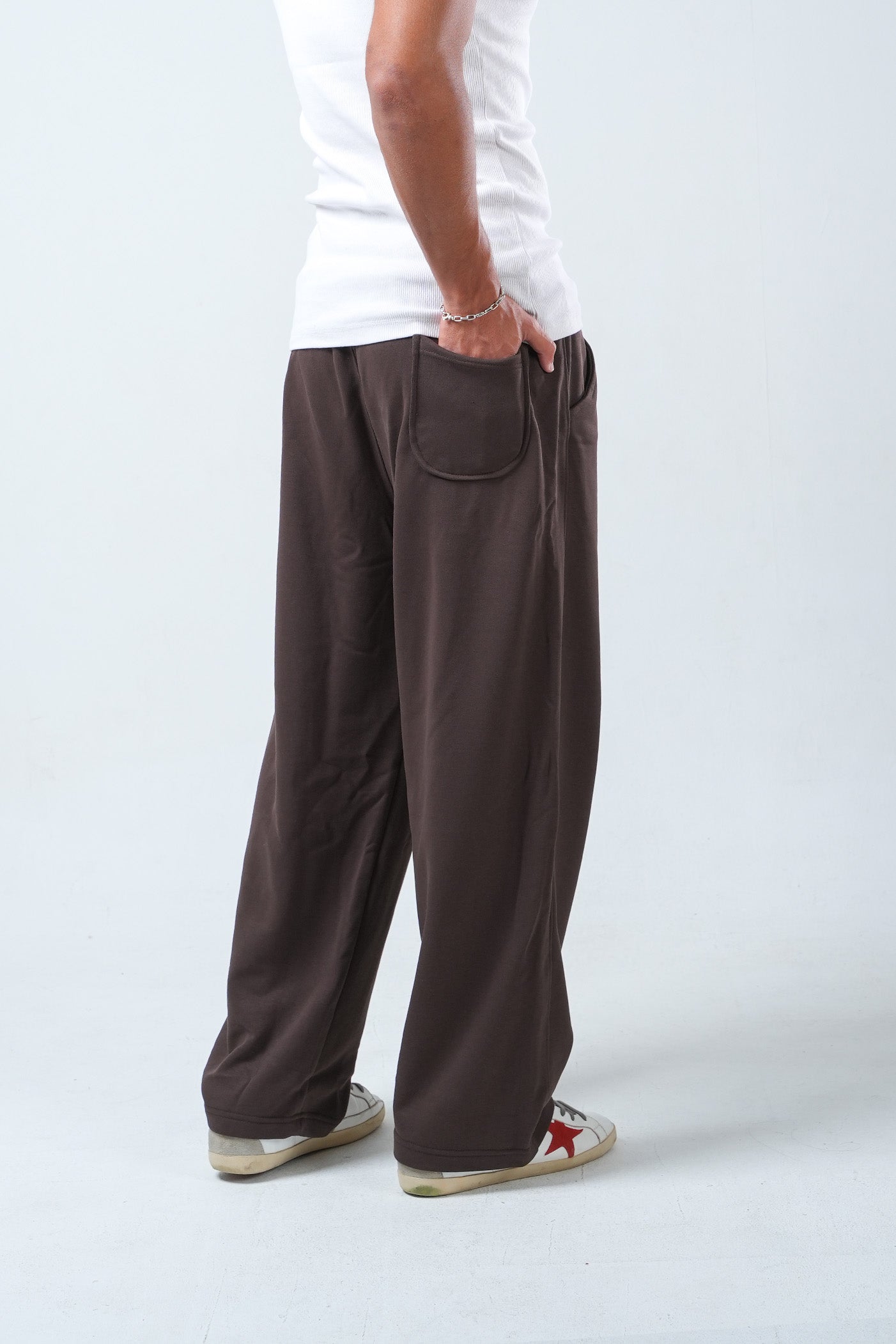 Wild Leg Sweatpants – Dark-Brown